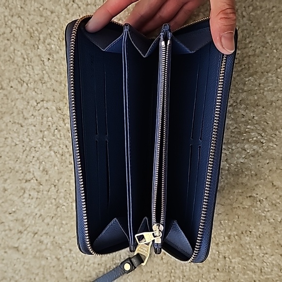 Louis Vuitton Pre-Loved Blue Empreinte Zippy Wallet - Picture 3 of 12